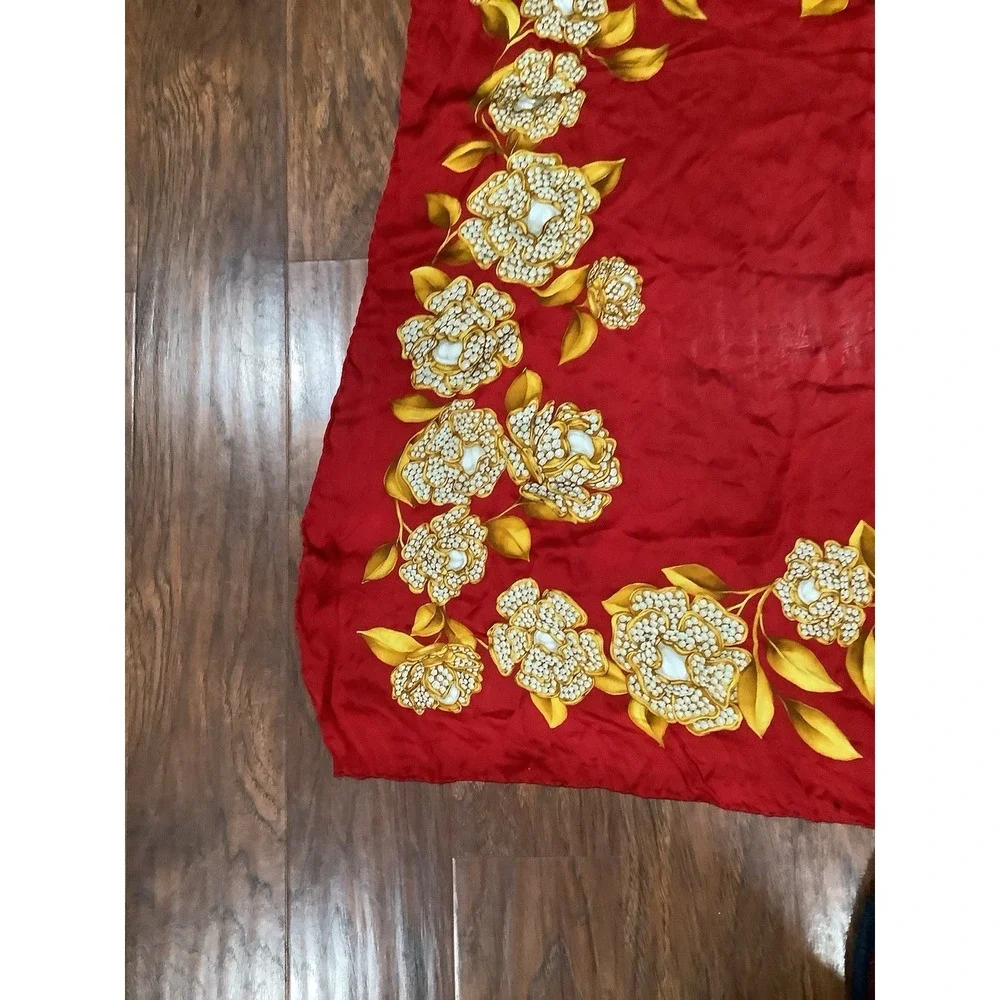 Chanel Silk Scarf : Floral
